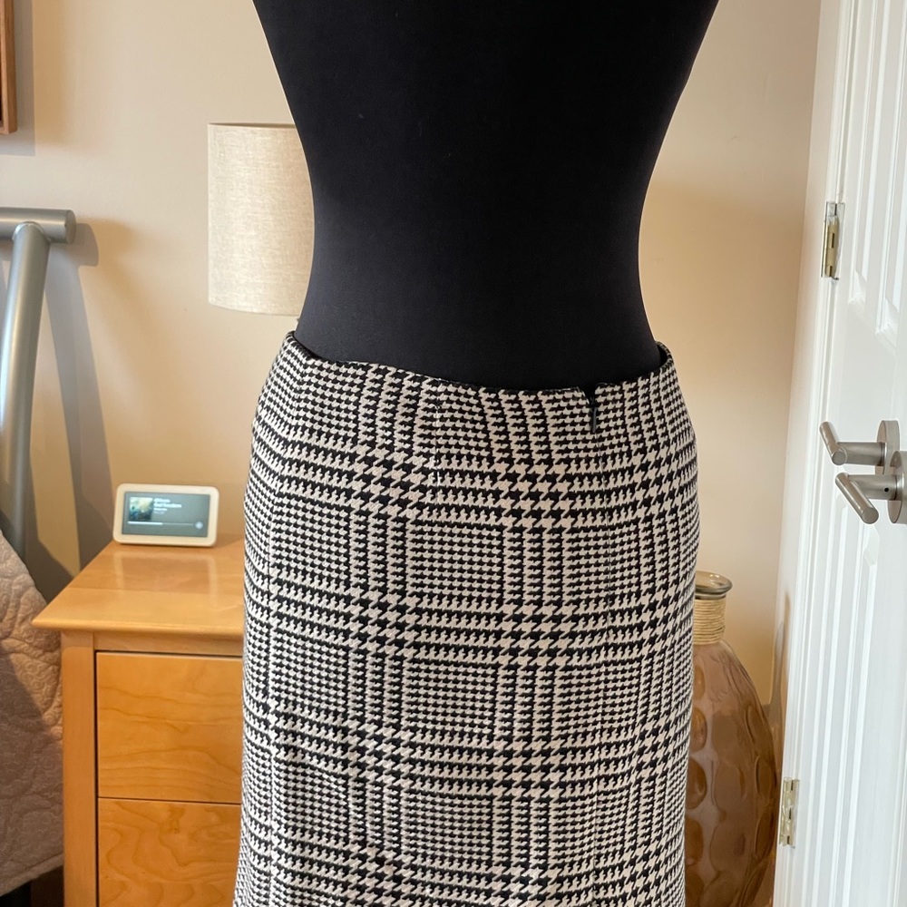 Black/cream herring bone skirt
